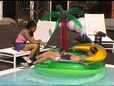 jan_und_khadra_am_pool